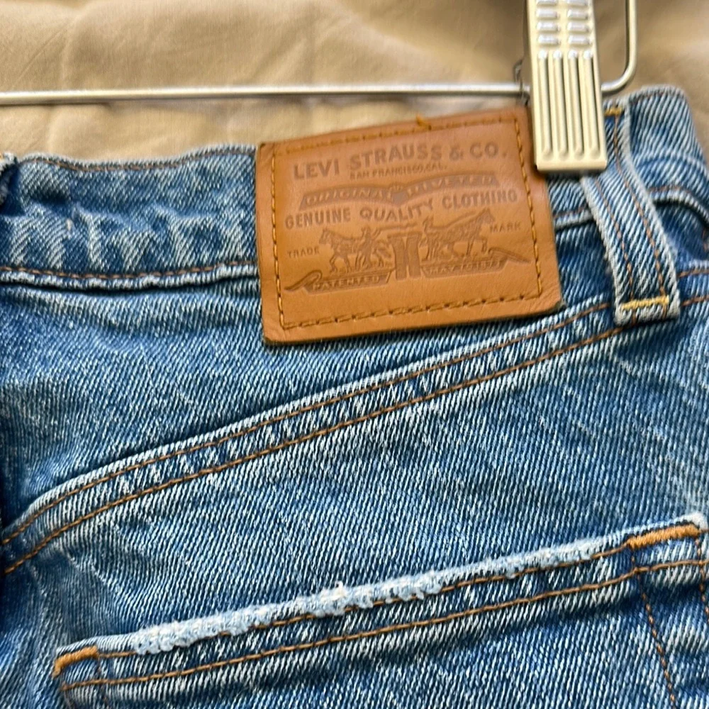 Classic Levi’s Blue Denim Jeans - Picture 4 of 5